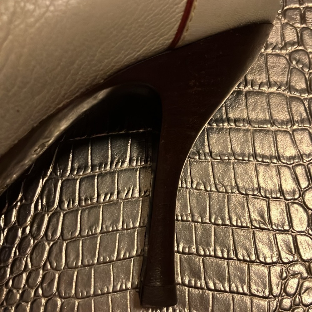 Vintage Louis Vintage goat skin leather heels. - Picture 6 of 9